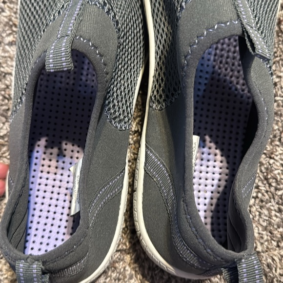 5/$25 Women’s sz 11 Water Shoes - Picture 4 of 6